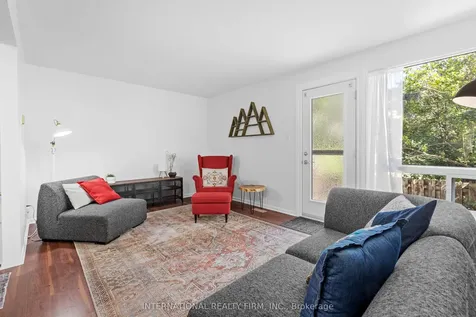 116 Mcclintock Way Kanata ON K2L 2A4