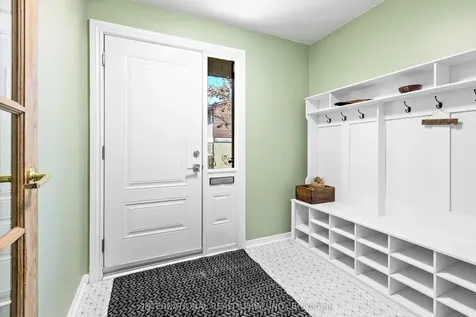 116 Mcclintock Way Kanata ON K2L 2A4