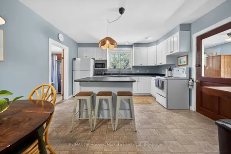 516 High Street W Georgian Bay ON P0C 1H0