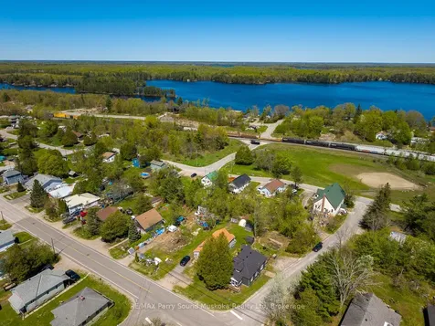 516 High Street W Georgian Bay ON P0C 1H0