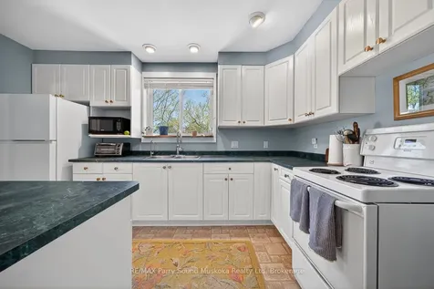 516 High Street W Georgian Bay ON P0C 1H0