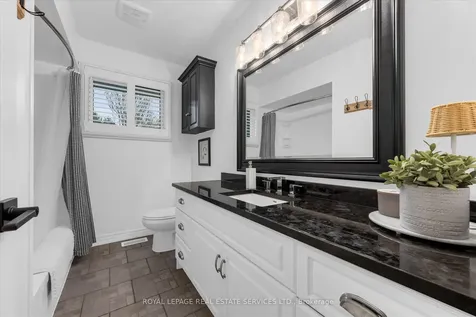 20 Casablanca Boulevard Grimsby ON L3M 3Z1