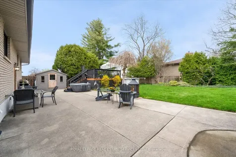 20 Casablanca Boulevard Grimsby ON L3M 3Z1