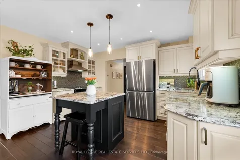 20 Casablanca Boulevard Grimsby ON L3M 3Z1
