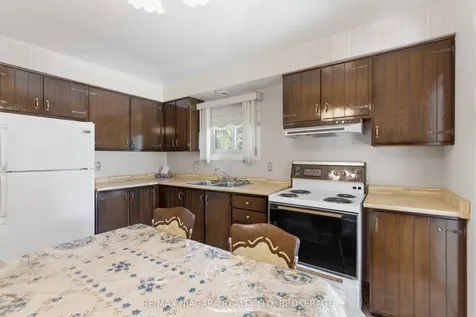 6609 Leawood Court Niagara Falls ON L2G 2R1