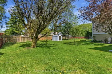 6609 Leawood Court Niagara Falls ON L2G 2R1