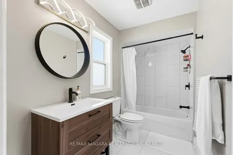 77 Semley Avenue Welland ON L3C 1X5