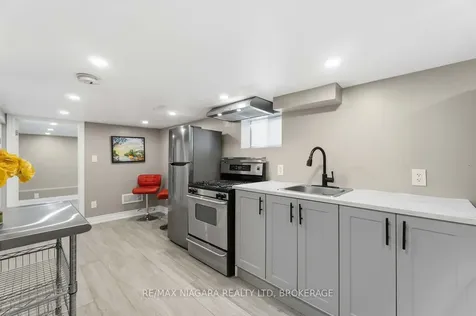 77 Semley Avenue Welland ON L3C 1X5