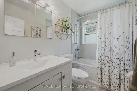 7484 Merritt Avenue Niagara Falls ON L2G 5C5