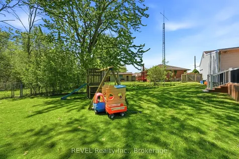 7484 Merritt Avenue Niagara Falls ON L2G 5C5