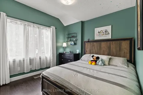 40 Longfellow Avenue St. Catharines ON L2R 6N7