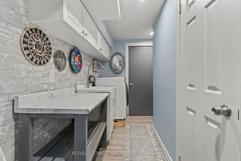 40 Longfellow Avenue St. Catharines ON L2R 6N7