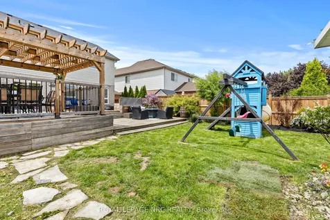 40 Longfellow Avenue St. Catharines ON L2R 6N7