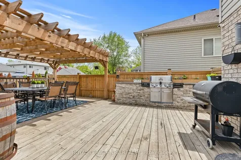 40 Longfellow Avenue St. Catharines ON L2R 6N7
