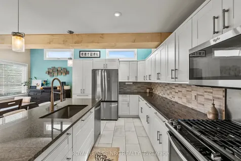 10 Ancaster Boulevard St. Catharines ON L2M 6V9