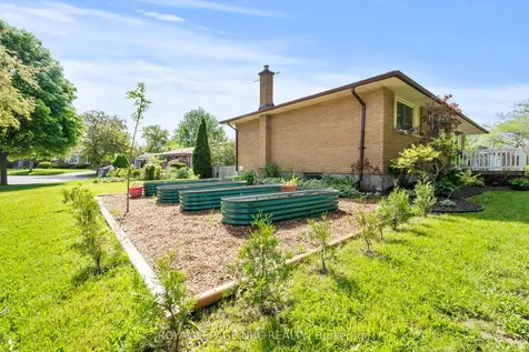 10 Ancaster Boulevard St. Catharines ON L2M 6V9