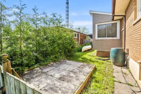 10 Ancaster Boulevard St. Catharines ON L2M 6V9