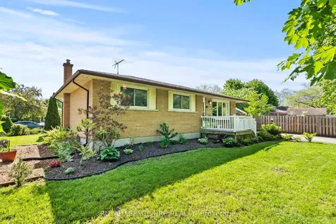 10 Ancaster Boulevard St. Catharines ON L2M 6V9