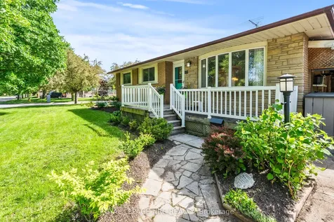10 Ancaster Boulevard St. Catharines ON L2M 6V9