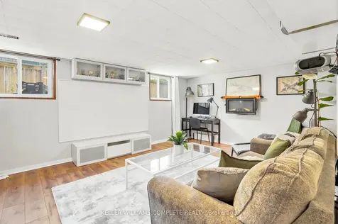 9 Reno Avenue Hamilton ON L8T 2S5