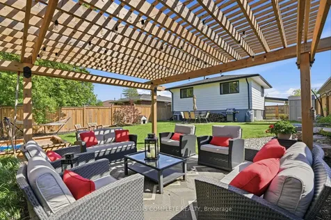 9 Reno Avenue Hamilton ON L8T 2S5