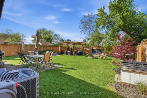 9 Reno Avenue Hamilton ON L8T 2S5