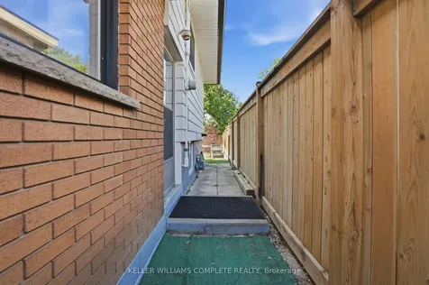 9 Reno Avenue Hamilton ON L8T 2S5