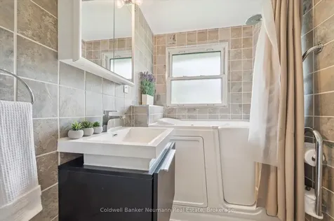 103 Cityview Drive N Guelph ON N1E 6Y7