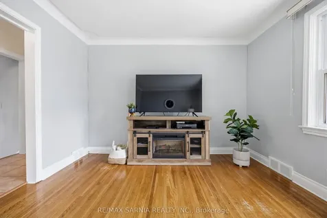 371 Mack Avenue Sarnia ON N7T 3P7