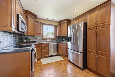 371 Mack Avenue Sarnia ON N7T 3P7