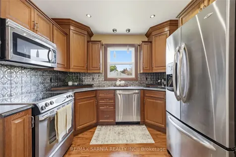 371 Mack Avenue Sarnia ON N7T 3P7
