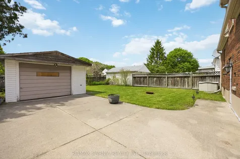 371 Mack Avenue Sarnia ON N7T 3P7