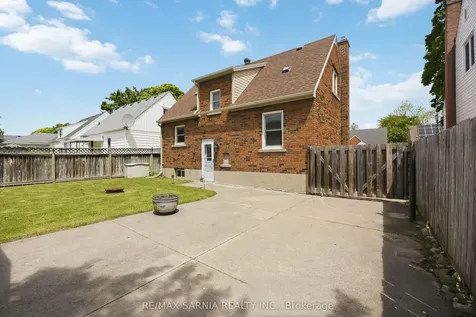 371 Mack Avenue Sarnia ON N7T 3P7