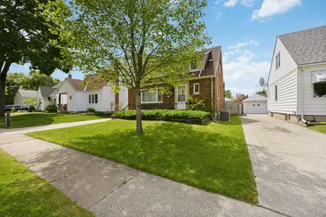 371 Mack Avenue Sarnia ON N7T 3P7