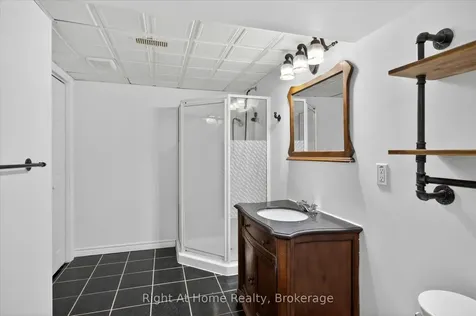 278 Mcfarlane Street Peterborough ON K9H 1K4