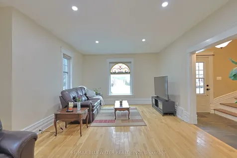 181 Parkhill Main Street North Middlesex ON N0M 2K0