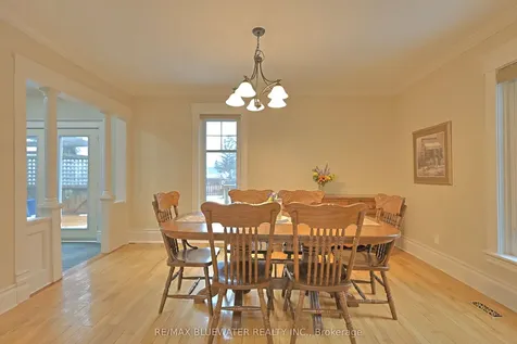181 Parkhill Main Street North Middlesex ON N0M 2K0