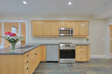 181 Parkhill Main Street North Middlesex ON N0M 2K0