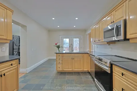 181 Parkhill Main Street North Middlesex ON N0M 2K0