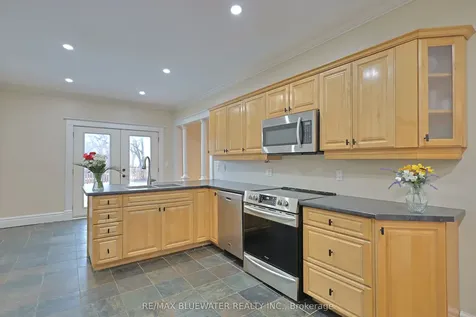 181 Parkhill Main Street North Middlesex ON N0M 2K0