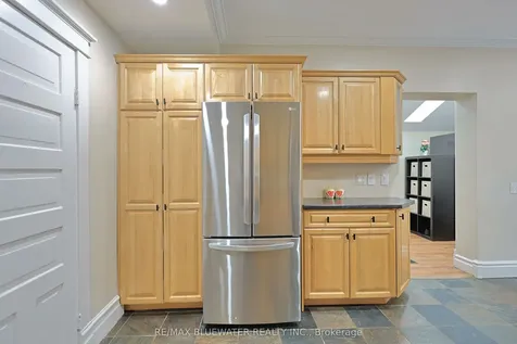 181 Parkhill Main Street North Middlesex ON N0M 2K0