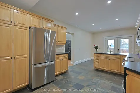 181 Parkhill Main Street North Middlesex ON N0M 2K0