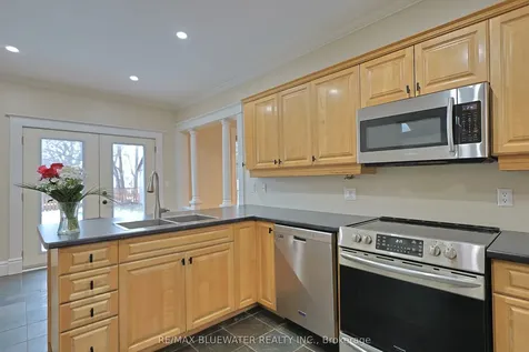 181 Parkhill Main Street North Middlesex ON N0M 2K0