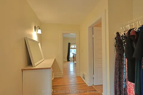 181 Parkhill Main Street North Middlesex ON N0M 2K0