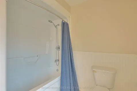 181 Parkhill Main Street North Middlesex ON N0M 2K0