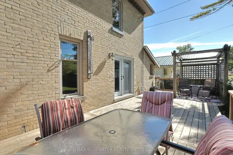 181 Parkhill Main Street North Middlesex ON N0M 2K0