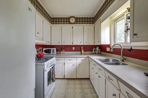 8582 Glendon Drive Strathroy-caradoc ON N0L 1W0