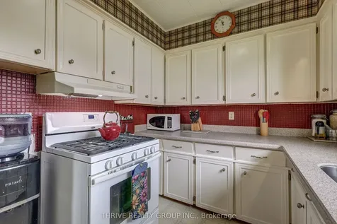 8582 Glendon Drive Strathroy-caradoc ON N0L 1W0