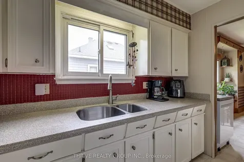 8582 Glendon Drive Strathroy-caradoc ON N0L 1W0