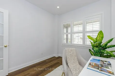 132 Mcknight Avenue Hamilton ON L0R 2H7